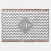 Gray Wht Chevron Dk Gray Quatrefoil 3 Monogram Deken (Voorkant)