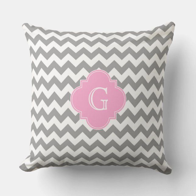 Gray Wht Chevron Pink Quatrefoil Monogram Kussen (Voorkant)