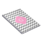 Gray Wht Chevron Pink Quatrefoil Monogram Notitieboek (Rechterzijde)