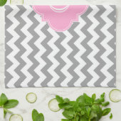 Gray Wht Chevron Pink Quatrefoil Monogram Theedoek (Gevouwen)