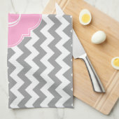 Gray Wht Chevron Pink Quatrefoil Monogram Theedoek (Quarter Fold)