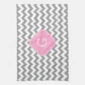 Gray Wht Chevron Pink Quatrefoil Monogram Theedoek (Verticaal)