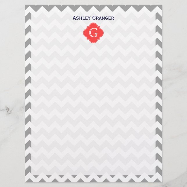 Gray Whyn Chevron Coral Red Quatrefoil Monogram (Voorkant)