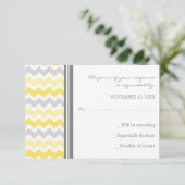 Gray Yellow Chevron RSVP Weddenkaart (Staand voorkant)
