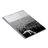 GRAYSCALE AERIËLE FOTO VAN DE STAD NOTITIEBOEK (Rechterzijde)