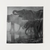 GRAYSCALE FOTO VAN ELEPHANTS DRINK WATER WANDKLEED (Voorkant)