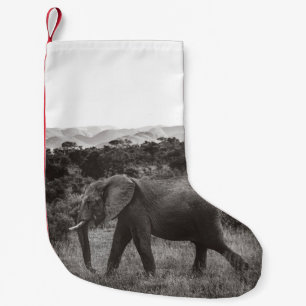 GRAYSCALE FOTO VAN GRAY ELEPHANT NEAR BOMEN KLEINE KERSTSOK