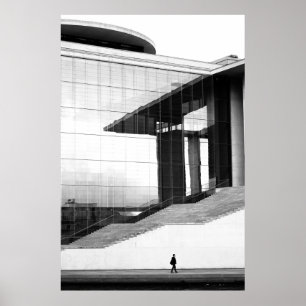 GRAYSCALE FOTO VAN HET MAN DAT OP CONCRETE PAVEMEN POSTER