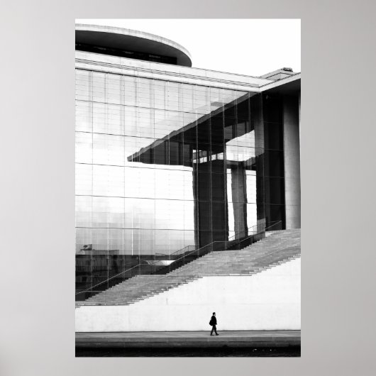 GRAYSCALE FOTO VAN HET MAN DAT OP CONCRETE PAVEMEN POSTER (Voorkant)