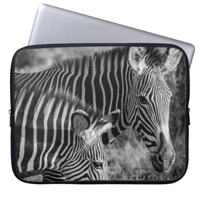 GRAYSCALE FOTO VAN ZEBRAS LAPTOP SLEEVE (Voorkant)