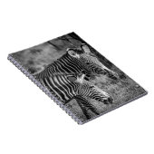 GRAYSCALE FOTO VAN ZEBRAS NOTITIEBOEK (Rechterzijde)