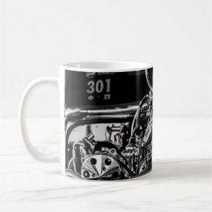 GRAYSCALE FOTOGRAFIE VAN DE VINTAGE-AUTOMOTOR KOFFIEMOK