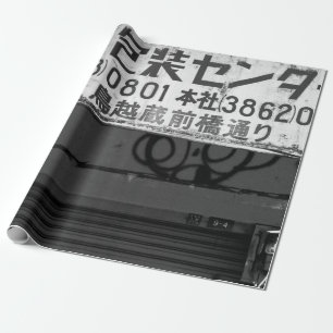 GRAYSCALE FOTOGRAFIE VAN DE WINKELZIJDE CADEAUPAPIER