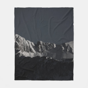 GRAYSCALE FOTOGRAFIE VAN SNEEUWMOUNTAIN FLEECE DEKEN