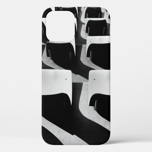 Grayscale-fotografie van stoelen zonder mensen Case-Mate iPhone case (Achterkant)