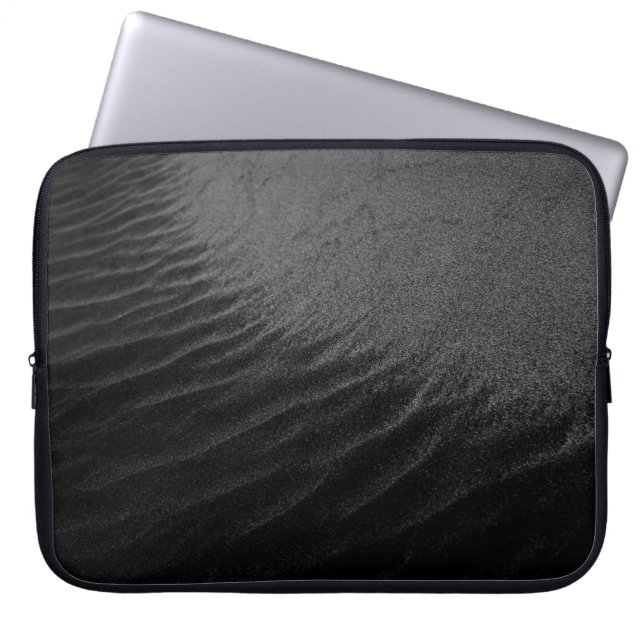 GRAYSCALE FOTOGRAFIE VAN ZAND LAPTOP SLEEVE (Voorkant)