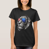 Grayscale Lion Art met Amerikaanse vlag zonnebril T-shirt (Voorkant)