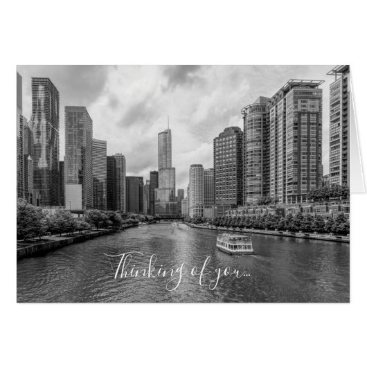 Grayscale van de Chicago River en de Trump Tower (Voorkant Horizontaal)