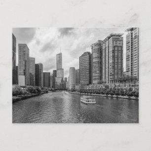 Grayscale van de Chicago River en de Trump Tower Briefkaart
