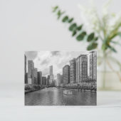 Grayscale van de Chicago River en de Trump Tower Briefkaart (Staand voorkant)