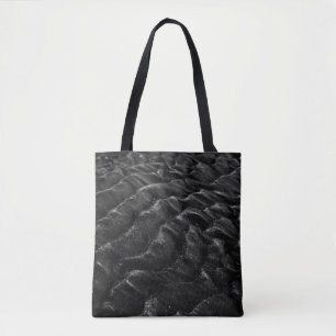 Grayscalefotografie van zand tote bag