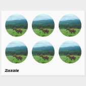 Grazende paarden met bergen achtergrond ronde sticker (Vel)