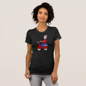 Grazige Oude Man op Rode Scooter T-shirt (Voorkant volledig)
