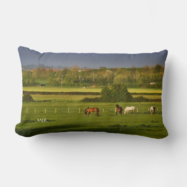 Grazing van paarden bij Bower Hinton - Monogram Kussen (Voorkant)