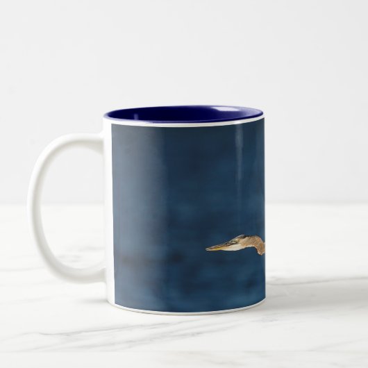 Great Blue Heron in Flight Two-Tone Coffee Mok (Links)