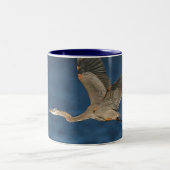 Great Blue Heron in Flight Two-Tone Coffee Mok (Center)