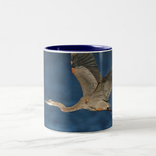 Great Blue Heron in Flight Two-Tone Coffee Mok