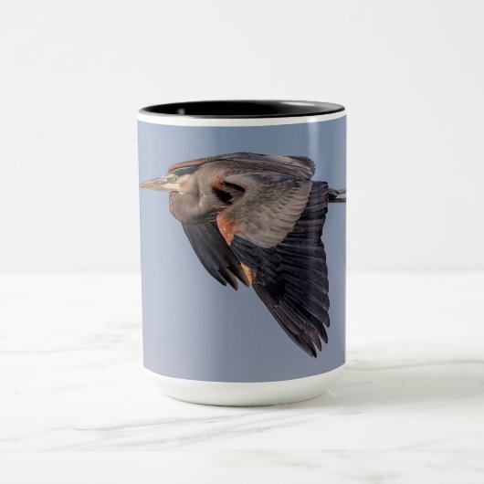 Great Blue Heron tijdens de vlucht Mok (Midden)