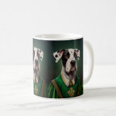 Great Dane-hond in St. Patrick's Day-jurk Koffiemok (Voorkant rechts)