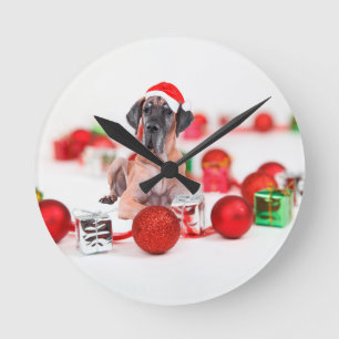 Great Dane-hond met kerstornamenten cadeaus Ronde Klok