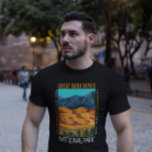 Great Sand Dunes National Park Colorado Distress T-shirt<br><div class="desc">Uitstekend vectorkunstwerk Sand Dunes. Het park is in het zuiden van Colorado. Het staat bekend voor grote duinen zoals de torenhoge Star Dune,  en voor de seizoensgebonden Medano Creek en het strand die aan de basis van de duinen zijn gemaakt.</div>