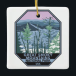 Great Smoky Mountains National Park Retro Keramisch Ornament<br><div class="desc">Geweldig Smoky Mountains vectorkunstwerk ontwerp. Het park omvat een groot bos en een overvloed aan wilde bloemen die het hele jaar door bloeien.</div>