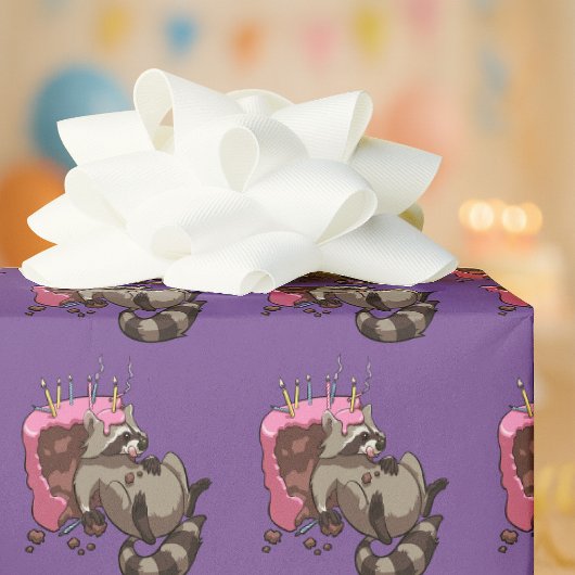 Greedy Raccoon vol met Birthday Cake Cartoon Cadeaupapier