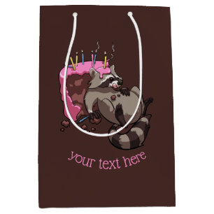 Greedy Raccoon vol met Birthday Cake Cartoon Medium Cadeauzakje