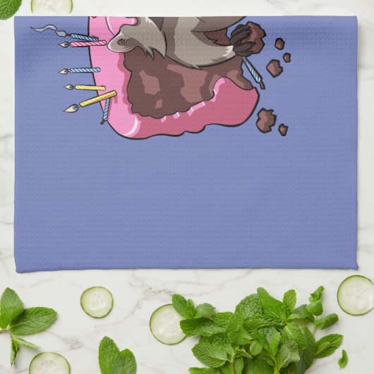 Greedy Raccoon vol met Birthday Cake Cartoon Theedoek (Gevouwen)