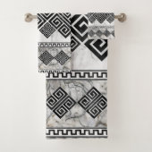 Greek Meander - Greek Key Black and White Marble Bad Handdoek (Insitu)