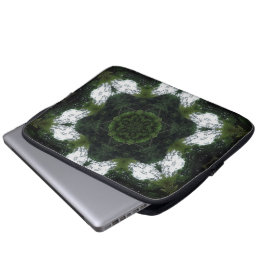 GREEN ABSTRACT DRAWING. SAMER BRASIL 1 LAPTOP SLEEVE