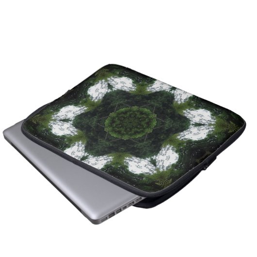 GREEN ABSTRACT DRAWING. SAMER BRASIL 1 LAPTOP SLEEVE (Voorkant onderkant)