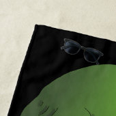 Green alien Beach Towel Strandlaken (In situ)