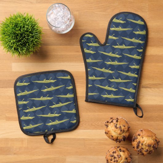 Green Alligator Navy Blue pattered Ovenwant & Pannenlap Set (Top down)