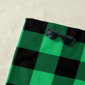 Green and Black Buffalo Check Gingham Holiday B Strandlaken (In situ)