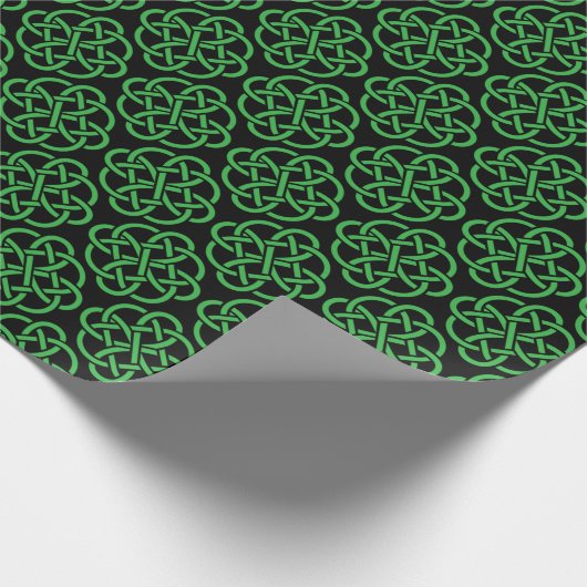 Green and Black Celtic Shield Knot Cadeaupapier (Hoek)