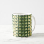 Green and Creme White Vintage Flower pattern Koffiemok (Voorkant rechts)