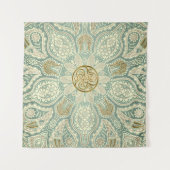 Green and Gold Celtic TrisŪMandala Tapestry Wandkleed (Voorkant)