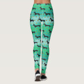 Green and Gold Dachshund Pattern Leggings (Achterkant)