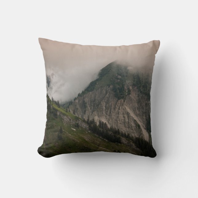 GREEN AND GRAY MOUNTAIN UNDER WHITE CLOUDS KUSSEN (Voorkant)